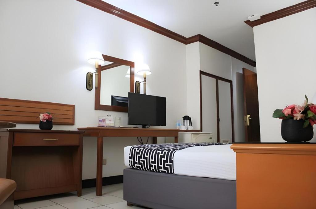 Las Palmas Hotel De Manila Exteriör bild